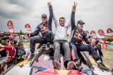 arlos Sainz, Lucas Cruz a jejich PEUGEOT 3008DKR Maxi triumfovali v Rallye Dakar