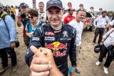 Carlos Sainz, Lucas Cruz a jejich PEUGEOT 3008DKR Maxi triumfovali v Rallye Dakar